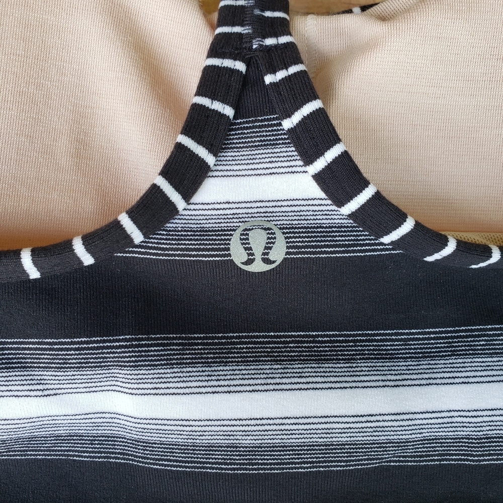 Lululemon Power Y Tank Color Black & White - Picture 11 of 12